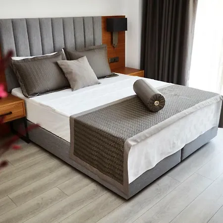 Ruwais Готель Чешме